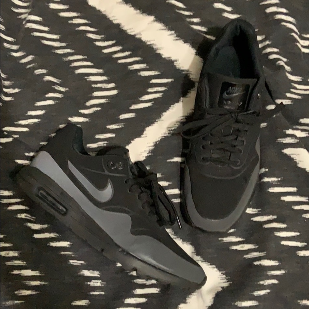 Nike Air Max Thea Sz 9